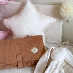 Star Pillow - Ecru -Fun with Mum Soldes changing mat carmel 1
