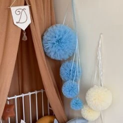 Bed Canopy + Floor Mat - Carmel -Fun with Mum Soldes pom poms2