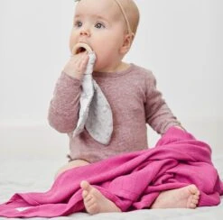 Bamboo Swaddle 2 Pack - Fuchsia/Ecru -Fun with Mum Soldes swaddle blanket 1 2