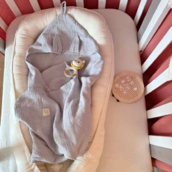 Hooded Muslin Swaddle - Pink -Fun with Mum Soldes swaddle muslin grey 1