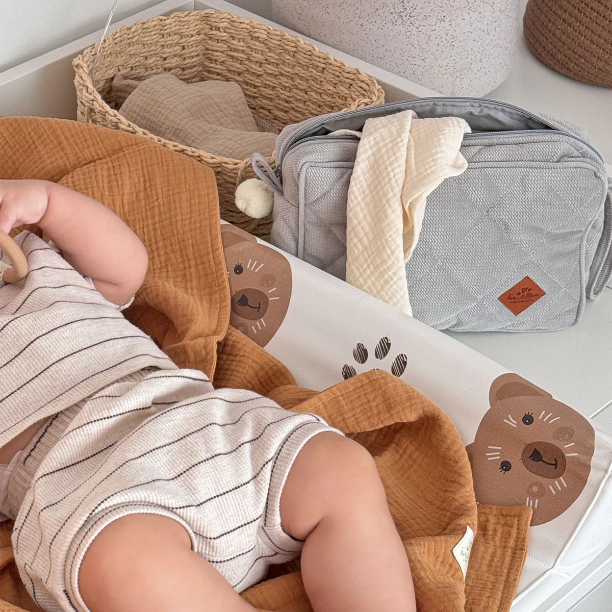 Toiletry Bag - Velvet - Grey 2 Toiletry Bag - Velvet - Grey – Image 2