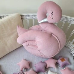Swan Pillow - Pink -Fun with Mum Soldes swan pillow pink2