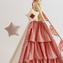 Teepee Tent + Floor Mat + Pillows - Frilly Muslin Raspberry -Fun with Mum Soldes teepee frilly raspberry 2
