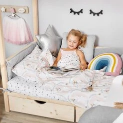 Duvet Set 100x135 - Unicorns -Fun with Mum Soldes unicorns girl in bed 1